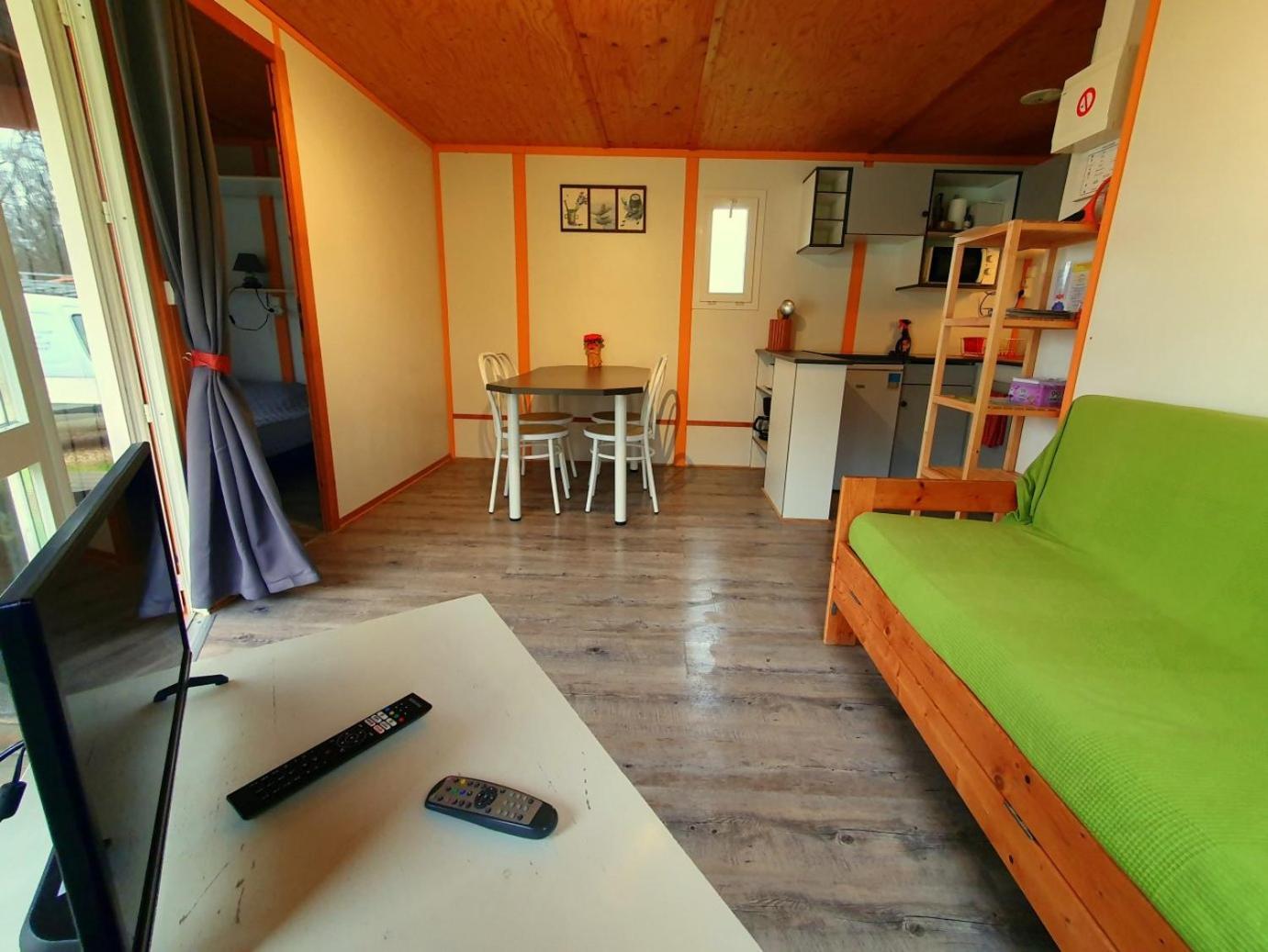 Les Chalets Du Quignon Autry-le-Chatel Экстерьер фото